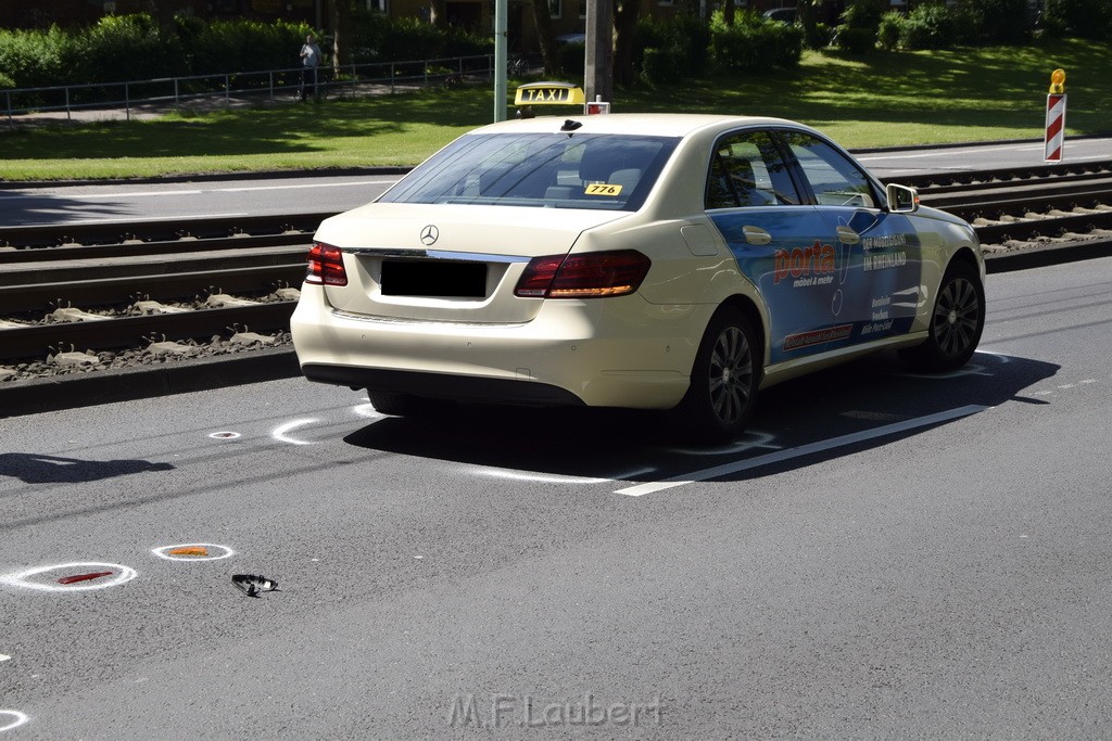 VU Schulbus Taxi Severinsbruecke Rich Innenstadt P50.JPG - Miklos Laubert